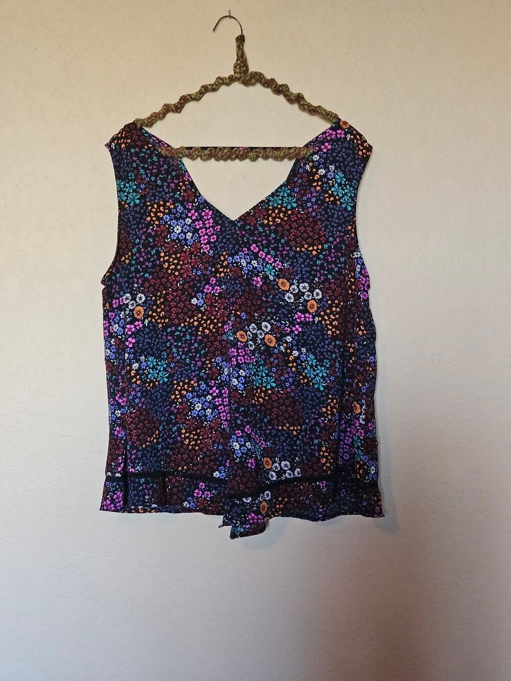 BOHO a.n.a Floral Sleeveless  V-neck Blouse Size xl